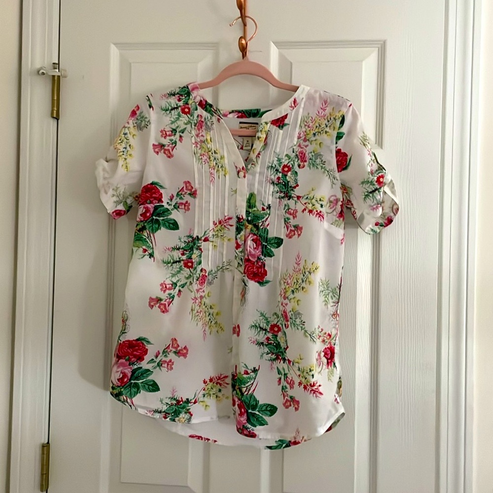 Heritage Collection by Bass adorable floral blouse! 100% cotton. Size M.